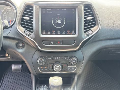 Used 2020 Jeep Cherokee Trailhawk AWD/4WD image 23
