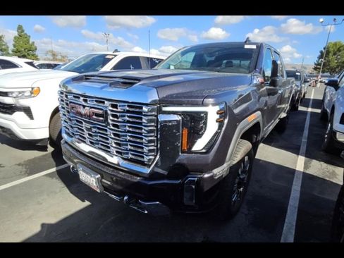 Used 2024 GMC Sierra 2500 Denali w/ Denali Reserve Package image 4