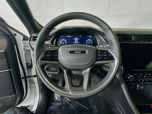 Used 2023 Jeep Grand Cherokee Overland w/ Luxury Tech Group IV RWD image 14