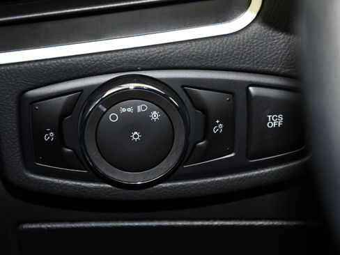 Used 2023 Ford Edge SE image 34