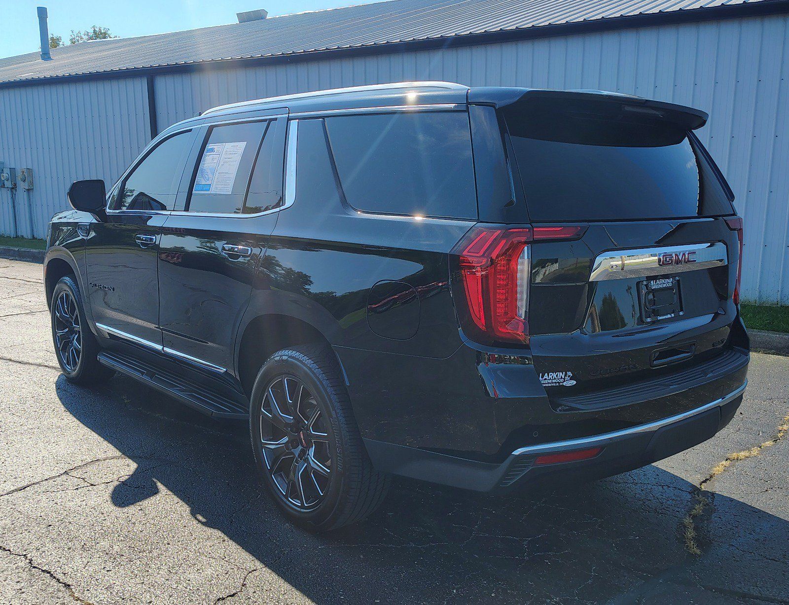 Used 2023 GMC Yukon SLT AWD/4WD image 7