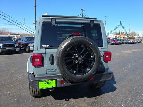 Used 2025 Jeep Wrangler Unlimited Sahara w/ Safety Group image 5