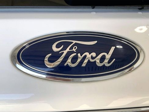 Certified 2023 Ford Explorer XLT w/ Equipment Group 202A image 7