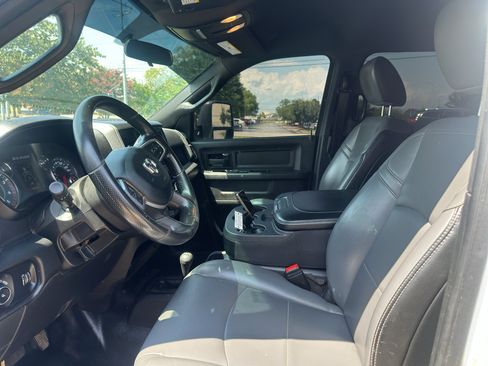 Used 2024 RAM 3500 Tradesman w/ Chrome Appearance Group AWD/4WD image 18