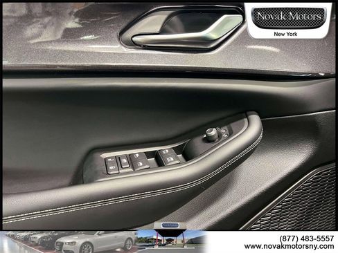 Used 2023 Jeep Grand Cherokee Laredo image 18