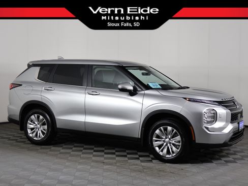 New 2026 Mitsubishi Outlander ES AWD/4WD image 1