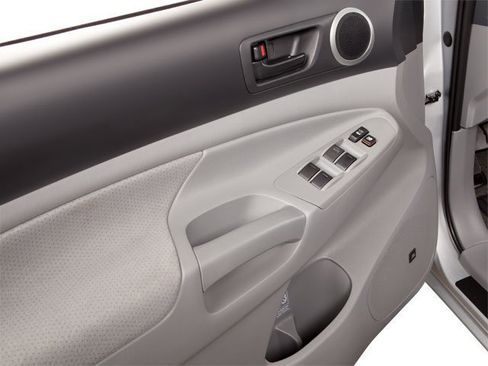 Used 2010 Toyota Tacoma PreRunner image 9