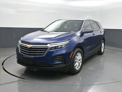 Used 2023 Chevrolet Equinox LS w/ LS Convenience Package image 1