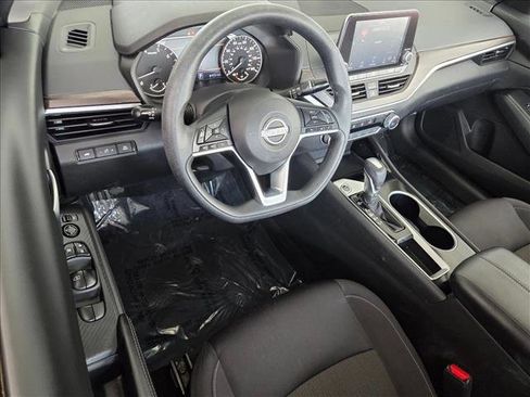 Used 2024 Nissan Altima 2.5 SV image 10