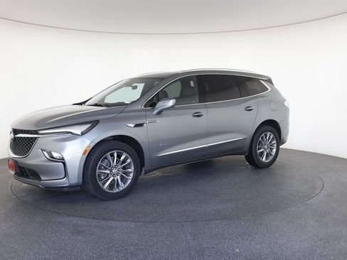 Used 2023 Buick Enclave Avenir image 4