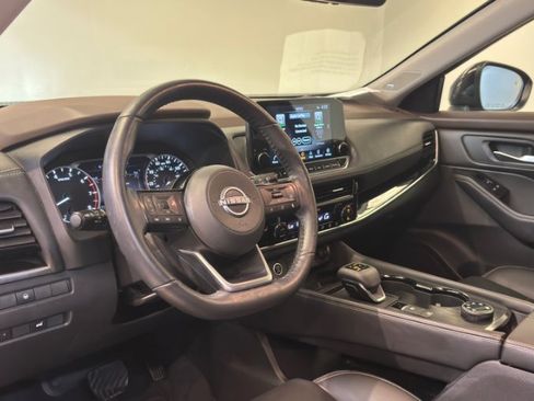 Used 2022 Nissan Rogue SL w/ SL Premium Package image 11