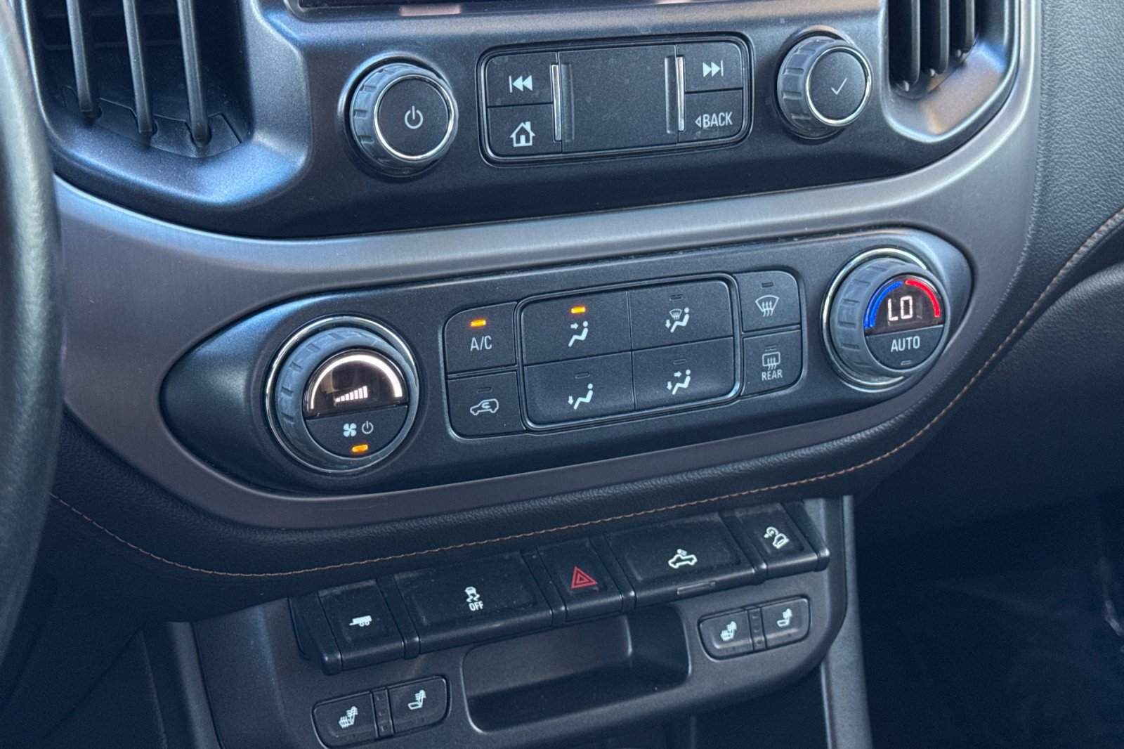 Certified 2022 GMC Canyon AT4 w/ Trailering Package AWD/4WD image 20