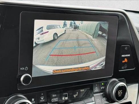 Used 2024 Toyota Highlander LE image 14