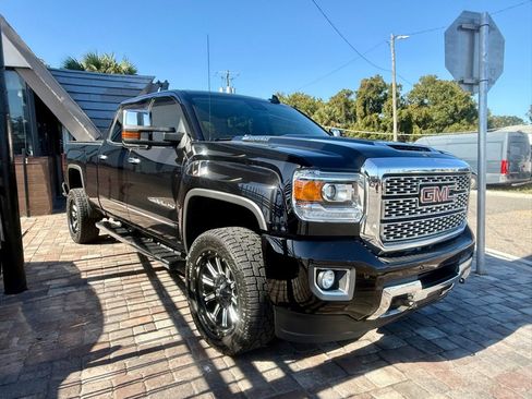Used 2019 GMC Sierra 2500 Denali w/ Duramax Plus Package image 3