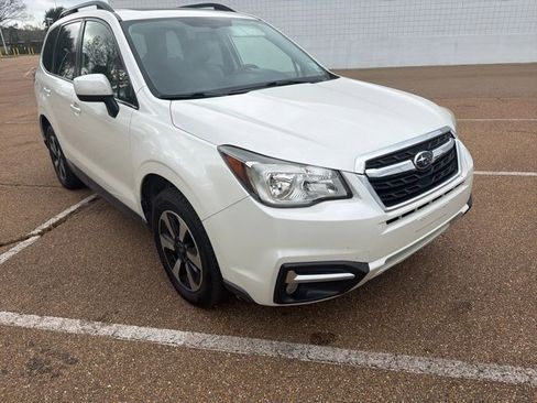Used 2017 Subaru Forester 2.5i Limited image 1