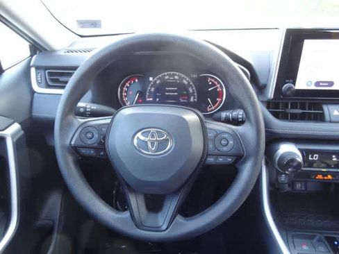 Used 2025 Toyota RAV4 XLE AWD/4WD image 12