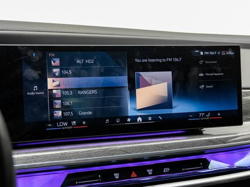 Used 2024 BMW 740i w/ Premium Package 2 image 37