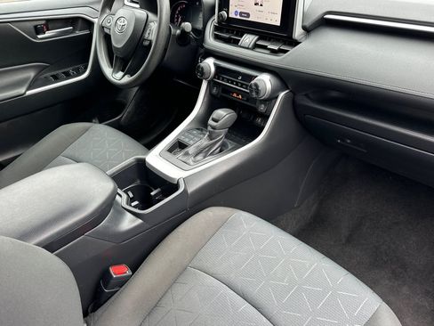 Used 2025 Toyota RAV4 XLE AWD/4WD image 18