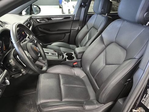Certified 2023 Porsche Macan AWD/4WD image 5