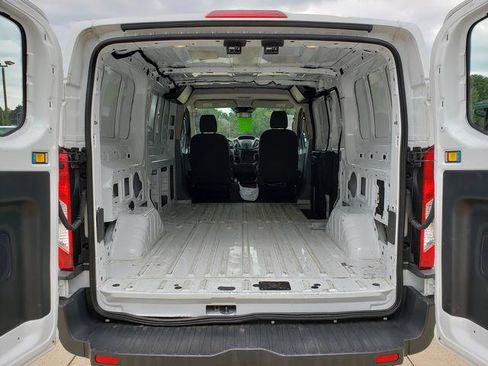 Used 2016 Ford Transit 250 130 Low Roof RWD image 5