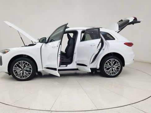 Used 2025 Audi Q5 Premium Plus w/ Premium Plus AWD/4WD image 16