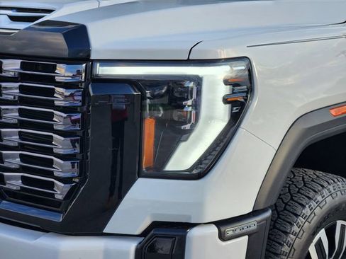 Used 2025 GMC Sierra 2500 Denali Ultimate AWD/4WD image 7