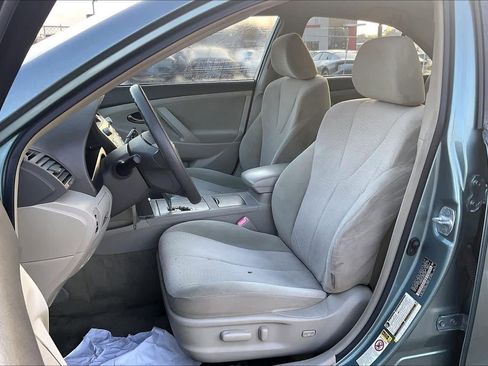 Used 2010 Toyota Camry LE image 11