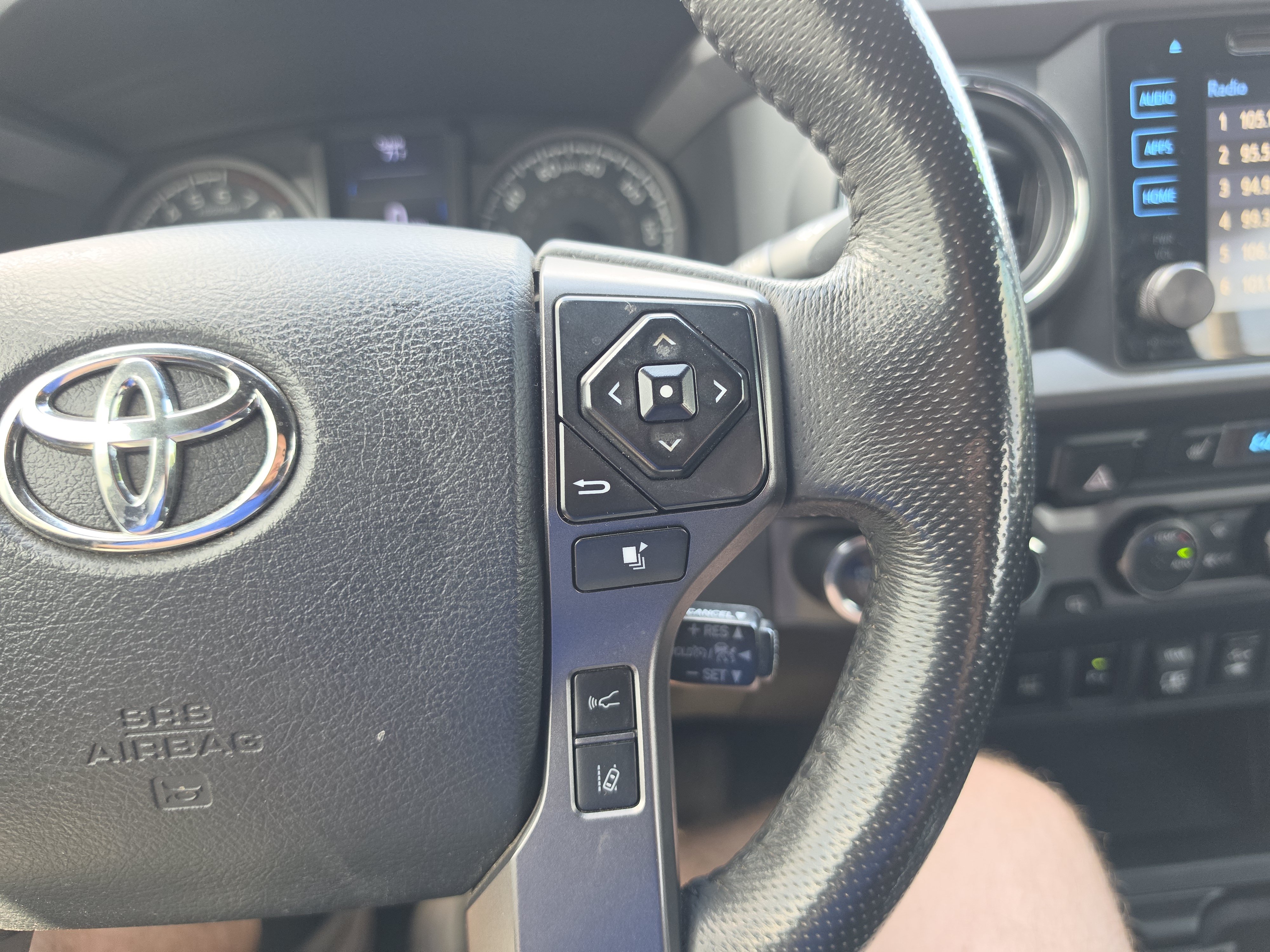 Used 2019 Toyota Tacoma TRD Sport w/ TRD Premium Sport Package AWD/4WD image 21