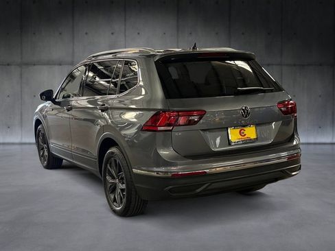Used 2022 Volkswagen Tiguan SE FWD image 3