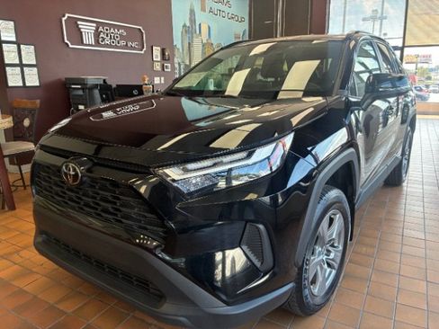 Used 2025 Toyota RAV4 XLE FWD image 5