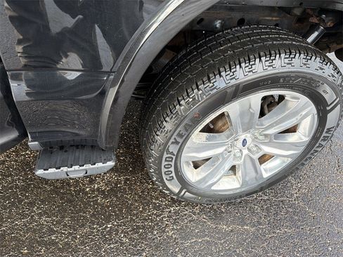 Used 2016 Ford F150 Platinum w/ Equipment Group 701A Luxury image 11