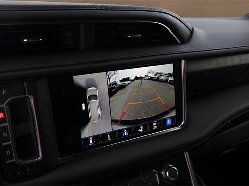 Used 2024 GMC Yukon Denali image 17