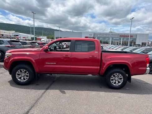 Used 2016 Toyota Tacoma SR5 w/ SR5 Appearance Package (SN) AWD/4WD image 8