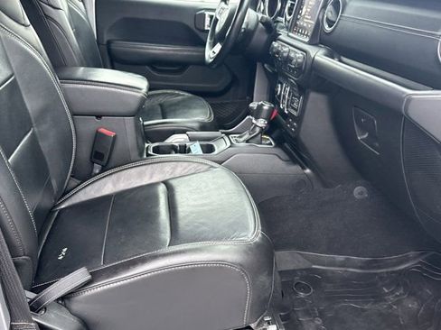 Used 2018 Jeep Wrangler Unlimited Sahara image 17