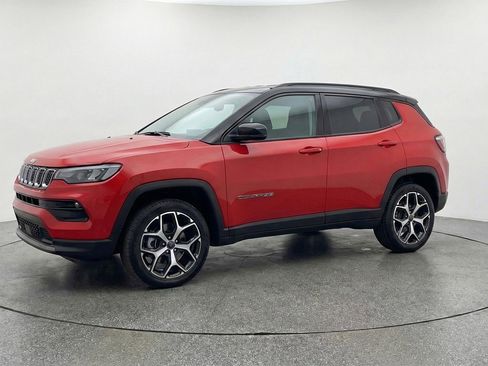 Used 2025 Jeep Compass Limited image 3