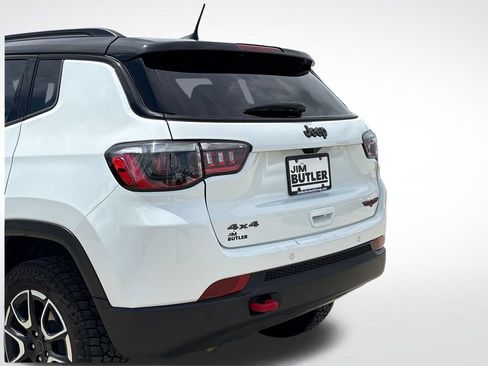 Used 2025 Jeep Compass Trailhawk AWD/4WD image 46
