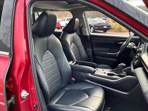 Used 2020 Toyota Highlander XLE image 8