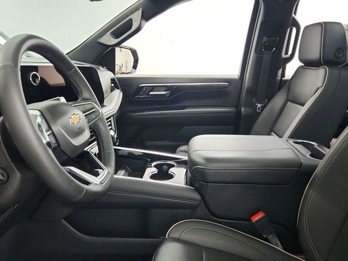 Certified 2025 Chevrolet Suburban Premier AWD/4WD image 17