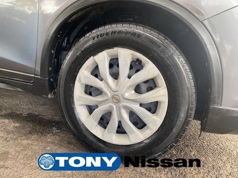 Used 2017 Nissan Rogue S w/ S Appearance Package FWD image 9