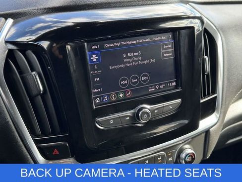 Used 2023 Chevrolet Traverse LT image 3