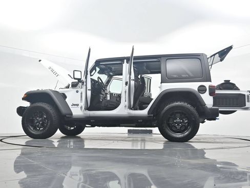 Used 2024 Jeep Wrangler Unlimited AWD/4WD image 44