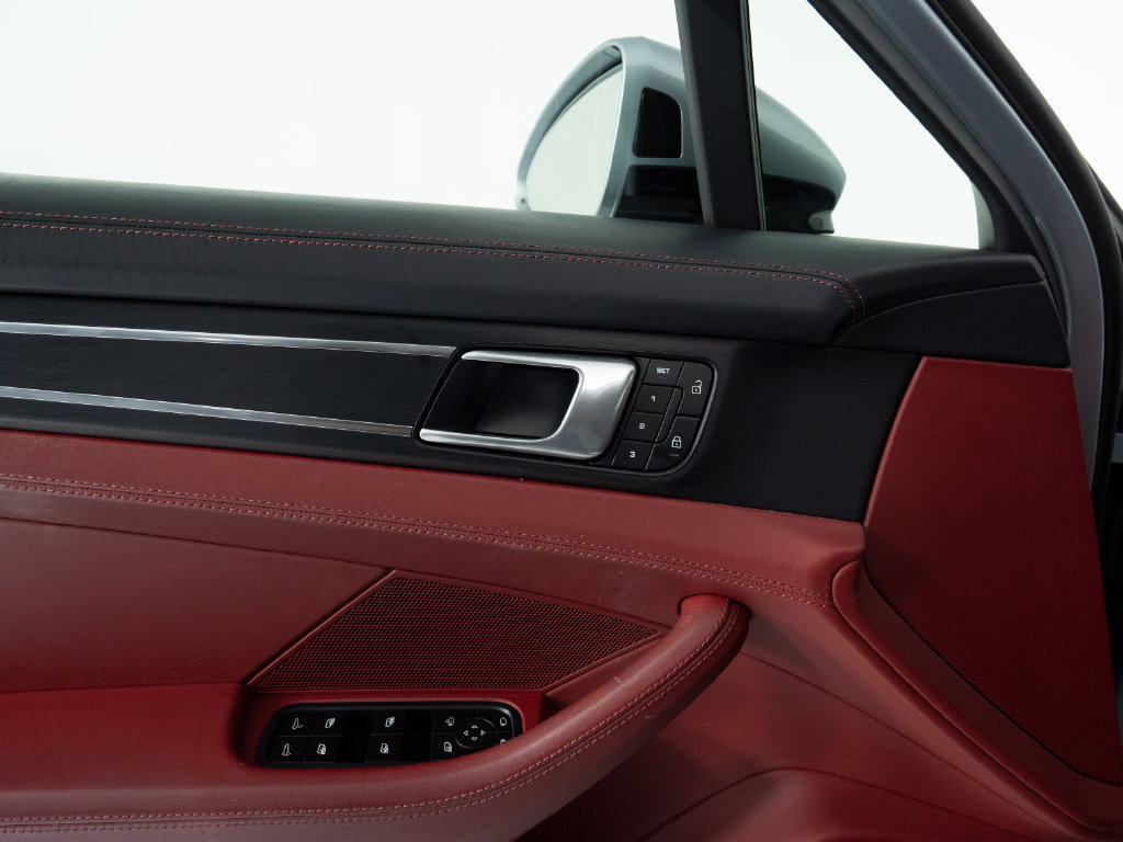 Certified 2022 Porsche Panamera GTS AWD/4WD image 18