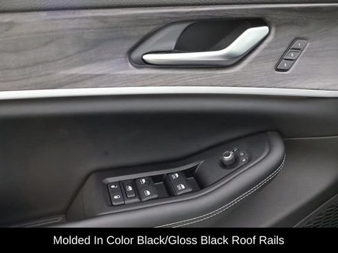 Used 2023 Jeep Grand Cherokee Limited w/ Black Appearance Package AWD/4WD image 14