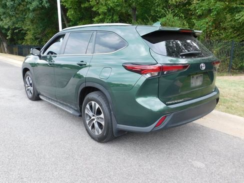 Used 2024 Toyota Highlander XLE FWD image 10