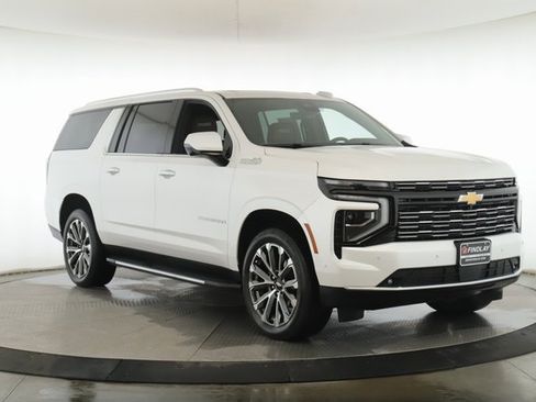 Used 2025 Chevrolet Suburban High Country image 2