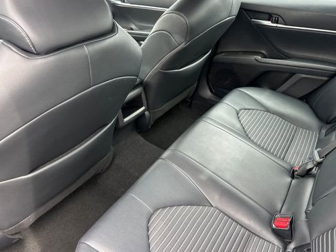 Used 2023 Toyota Camry SE image 4