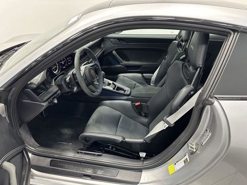 Certified 2024 Porsche 911 Carrera GTS RWD image 18