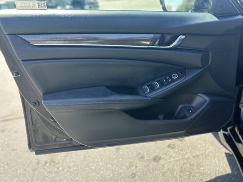 Used 2018 Honda Accord Sport image 8