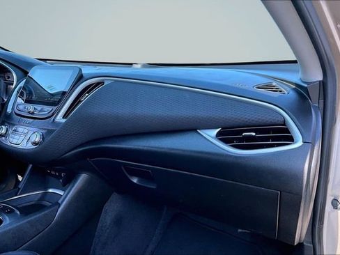 Used 2025 Chevrolet Malibu LT FWD image 25