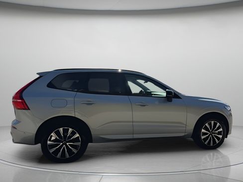 Used 2025 Volvo XC60 B5 Plus image 31